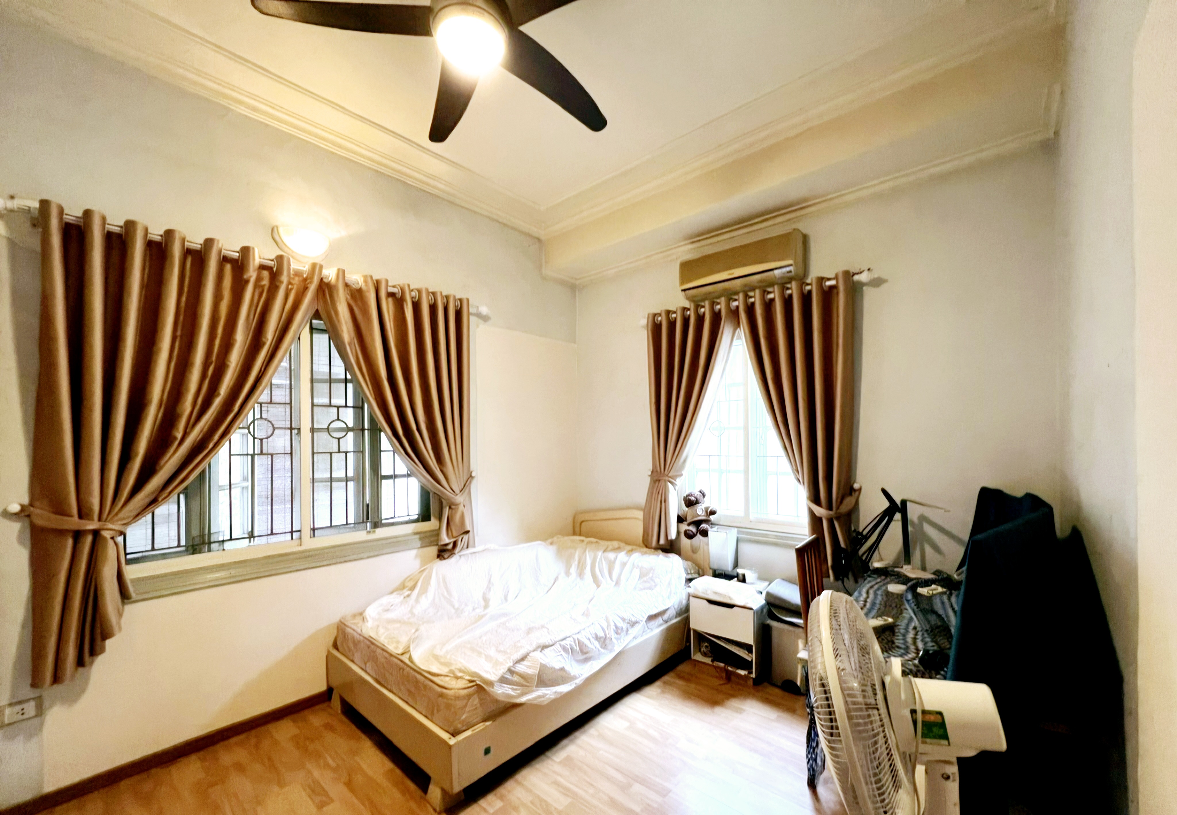 Biệt thự Võng Thị, Tây Hồ 163m2 x 2 tầng, ô tô tránh, MT 12,6m, 105 tỷ