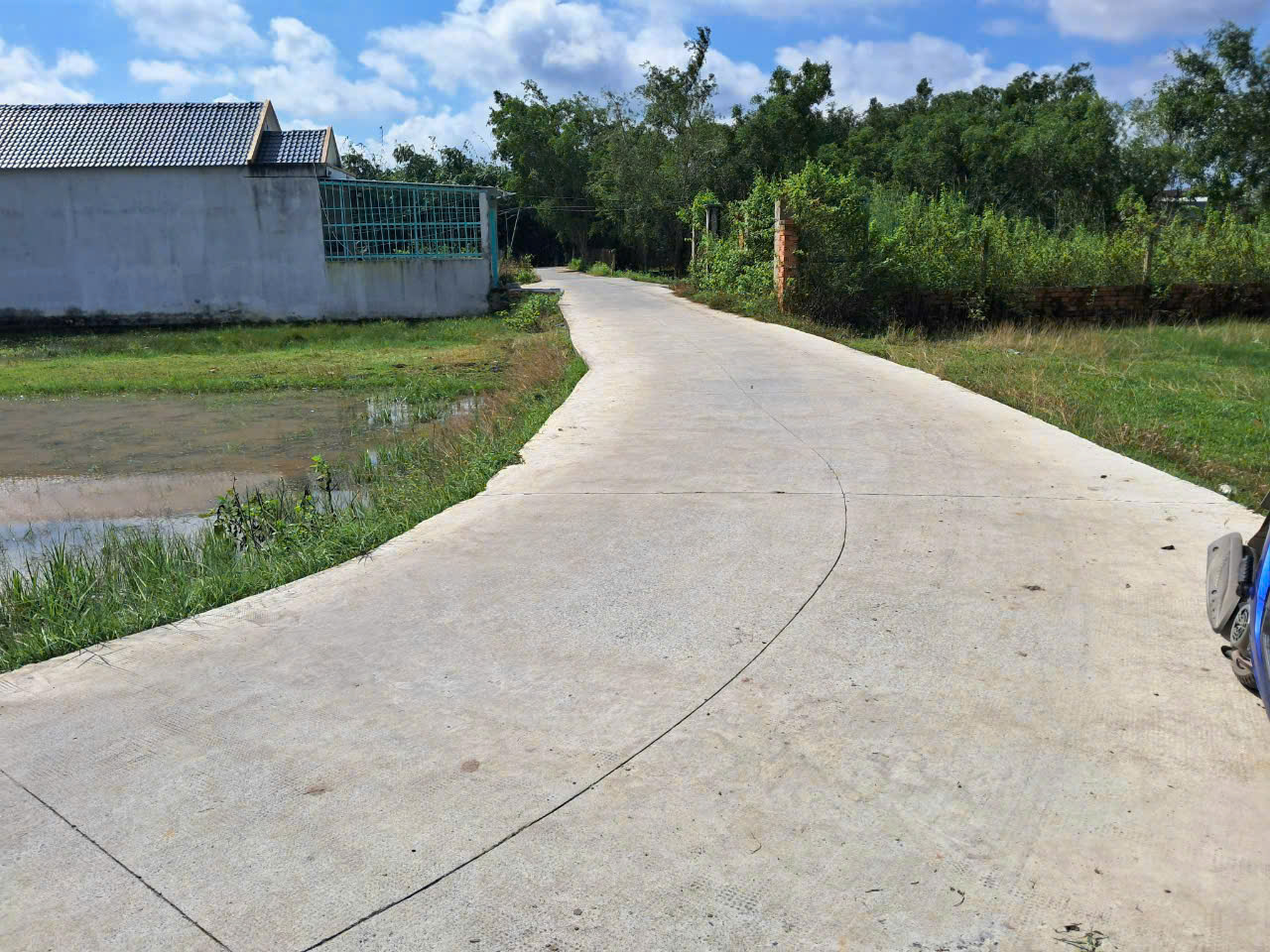 Bán thửa đất 2 mặt tiền tại Đức Hoà ngang 15m diện tích 324m2 giá 2ty450