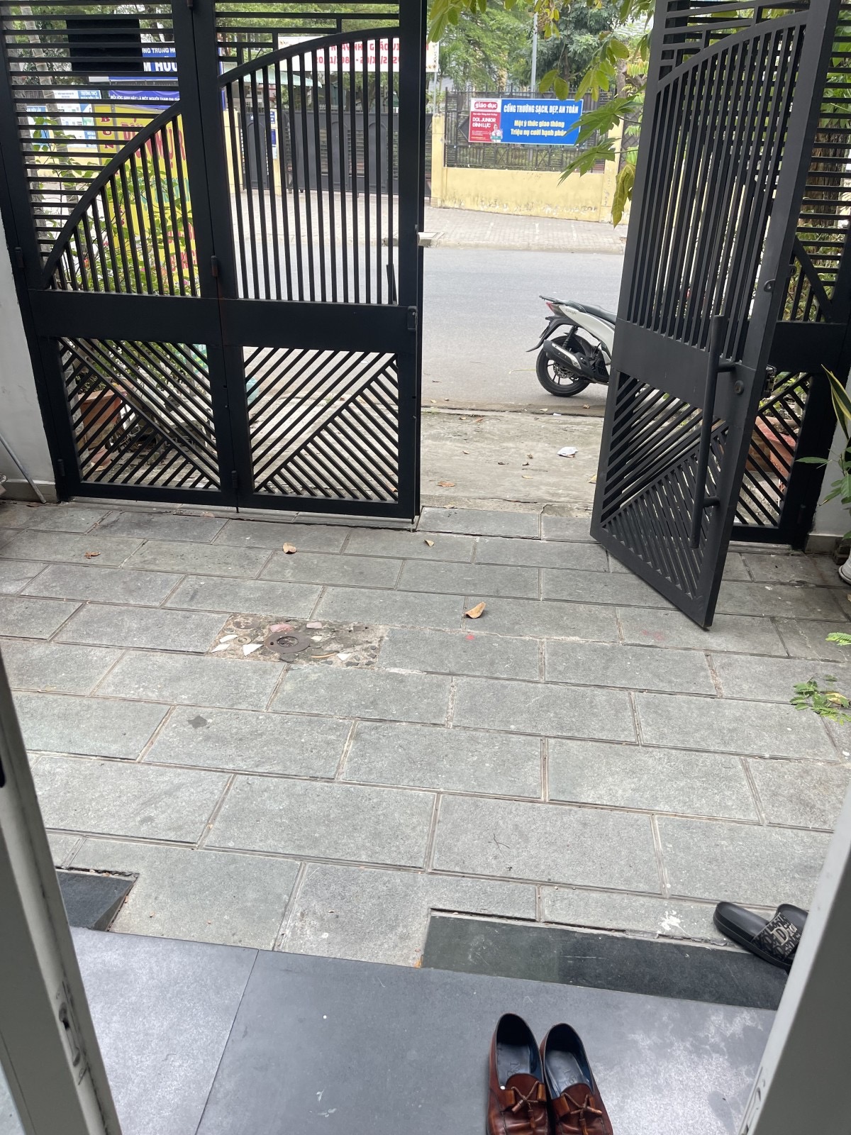 Khu Phú Mỹ• Mặt Tiền Đường D1• Cạnh PMH• 4 Tầng• 110m2• 5PN• 15tỷ500