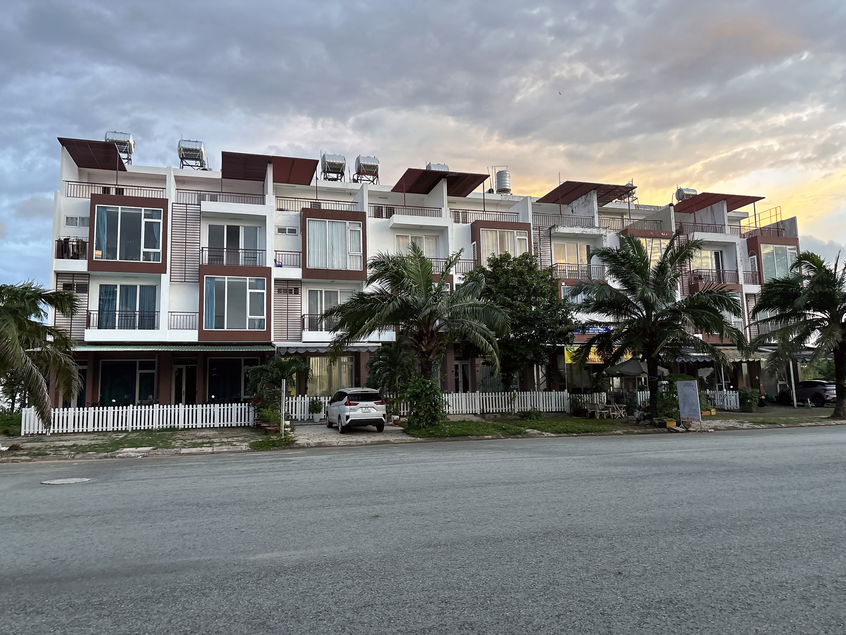 BÁN NHÀ 4 TẦNG MẶT TIỀN ĐƯỜNG 40M – KDC THE STAR VILLAGE – NHÀ BÈ - NGAY UỶ BAN XÃ