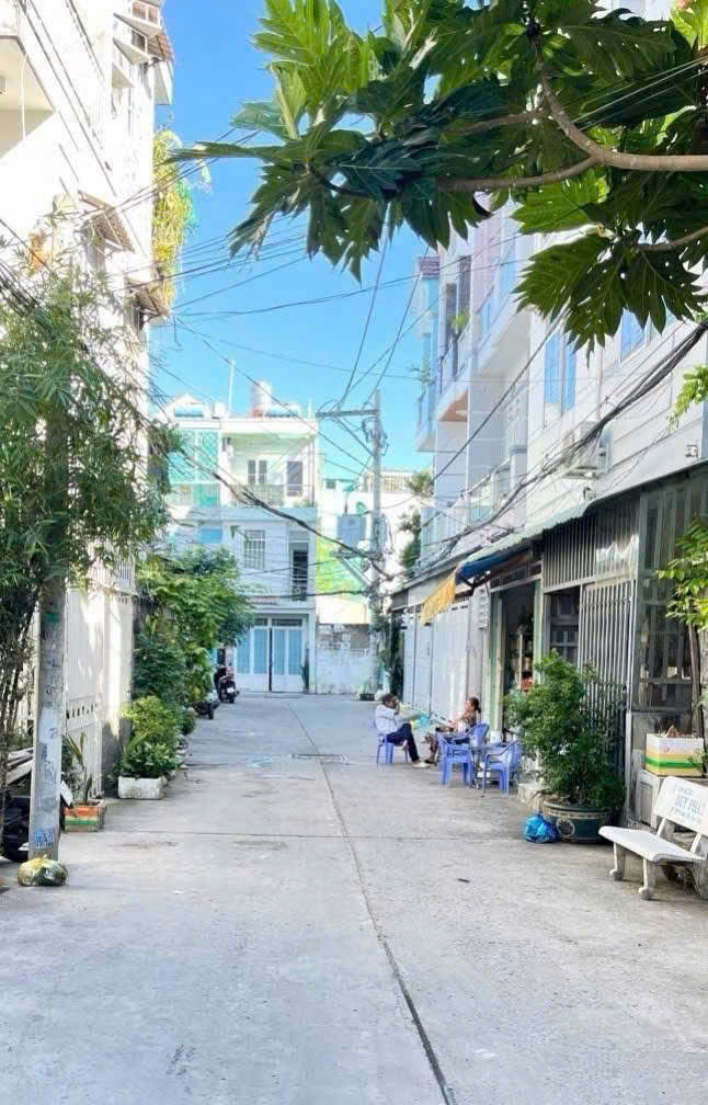 Bán nhà 3 lầu hẻm 1942 Huỳnh Tấn Phát, Nhà Bè,DT 3x9,5m. Giá 2,59 tỷ