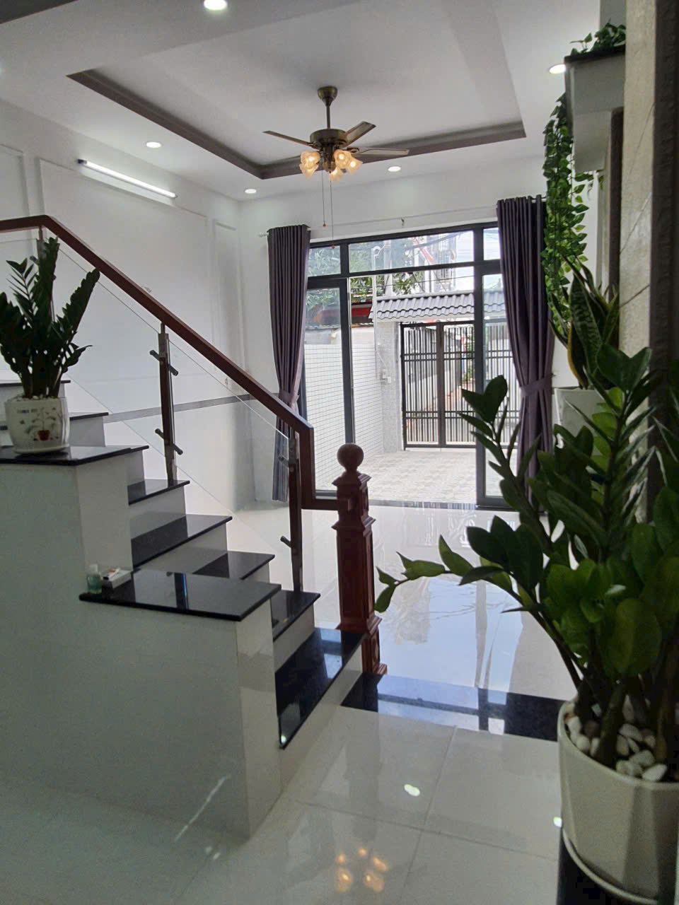 Cho thuê nhà nguyên căng đường số 10 linh xuân thủ đức LH 0909428959. Cho thuê nhà nguyên căng đường số 10 linh xuân thủ đức LH 0909428959.