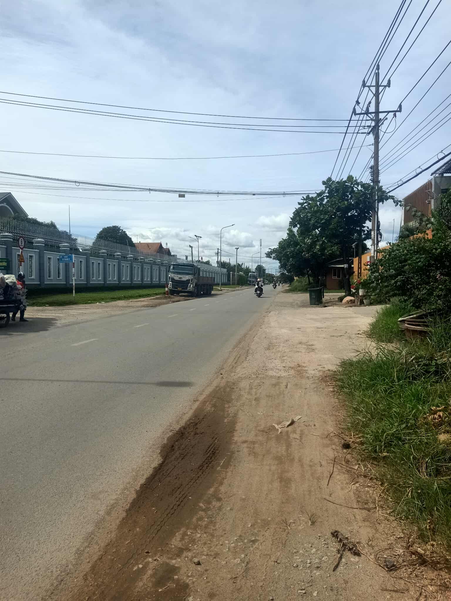 Đất đẹp, mặt tiền đường 19 tháng 3, Thạnh Phước, Tân Uyên, 172m, ngang 12,6m, chỉ 2,65 tỷ. 