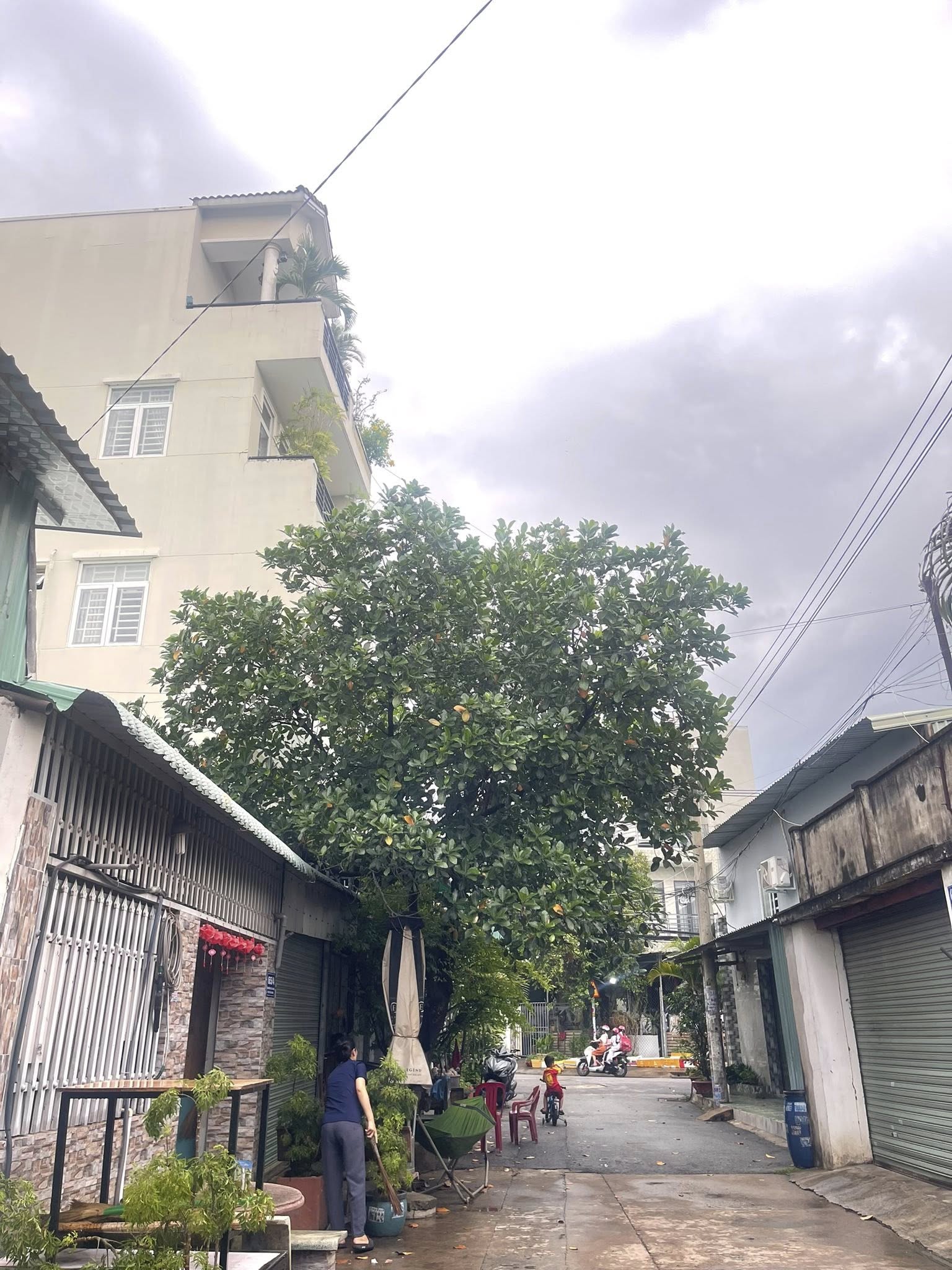 Siêu hiếm, Đất Vàng, Trung Tâm DĨ An, Quy hoạch 6 tầng, hẻm xe tải tránh, 404m, chỉ 10,3 tỷ. 
