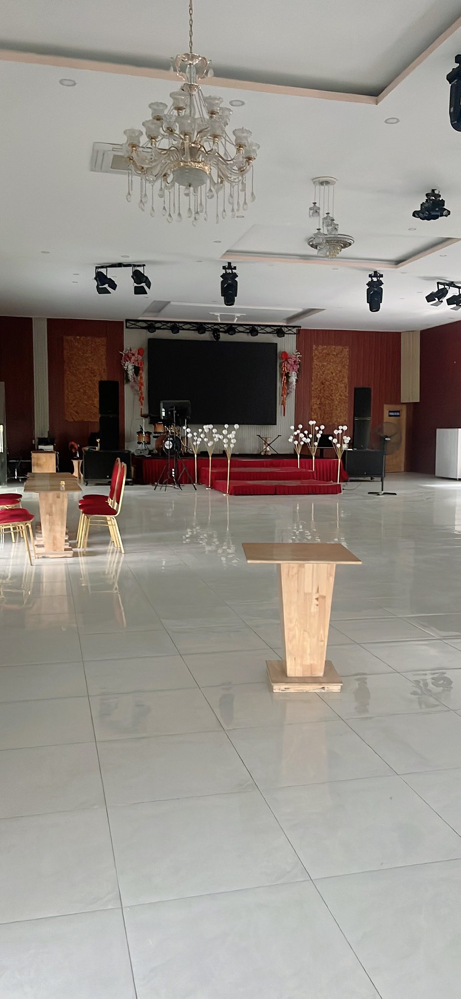 Nhà hàng tiệc cưới, Tỉnh lộ 15, Tân Thạnh Đông, Củ Chi, 1430m, ngang 18m, thu nhập 1 tỷ/năm, 28 tỷ.