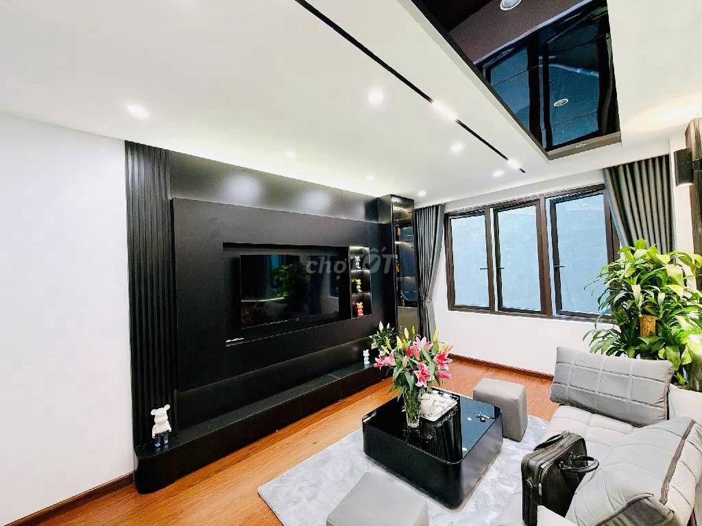 KHƯƠNG ĐÌNH NHÀ MỚI XÂY 10 tỷ-  6 TẦNG THANG MÁY - KÈM NỘI THẤT XÁCH VALI VÀO Ở NGAY.