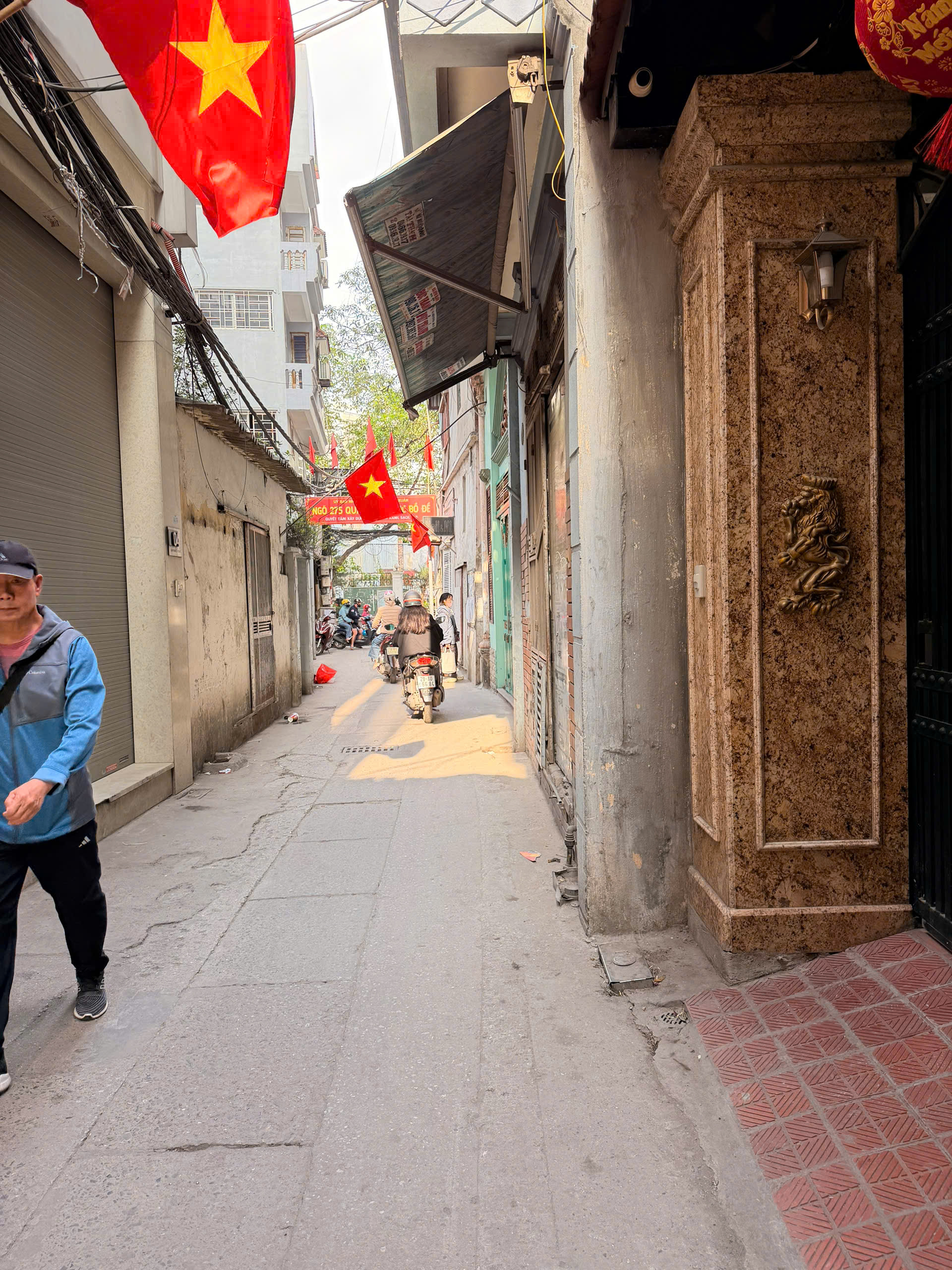 Quan nhân nhà ngay đầu ngõ, 12 tỷ 36m sử dụng 7 tầng thang máy mới kính coong chỉ cần dọn vào ở