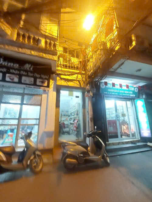 CHƯA TỚI 10 TỶ 2 OTO CHẠY, XE JEEP DU LỊCH ĐI QUA NHÀ ,2' TỚI VĂN MIẾU ?