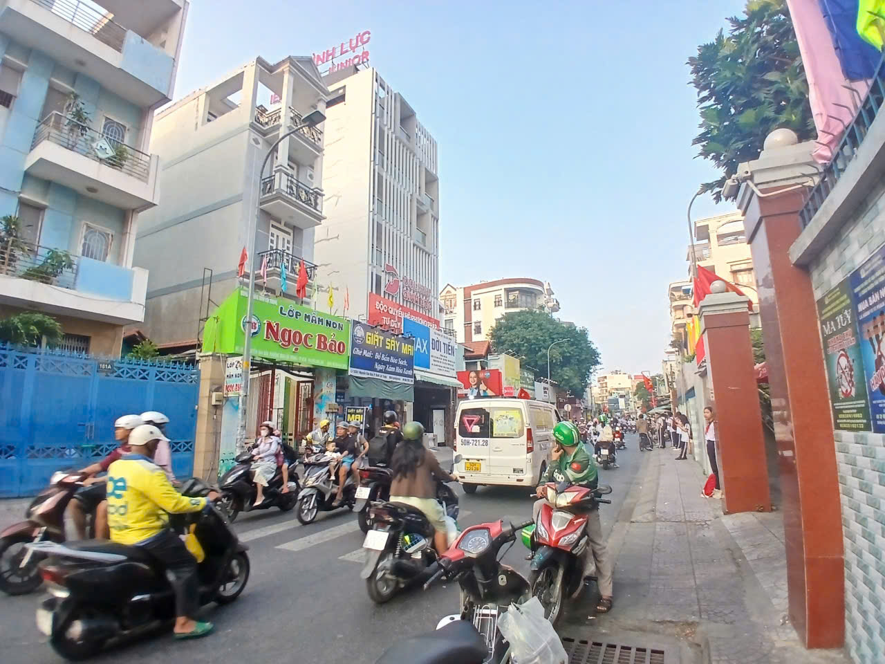 Bán nhà mặt tiền Nguyễn Văn Đậu, P.11, Bình Thạnh 171m vuông vức 4 tầng giá chỉ 31,5 tỷ