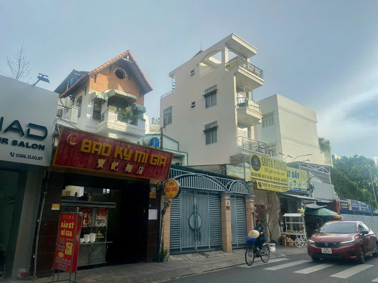 Bán gấp nhà MT  Nguyễn Văn Đậu, P.11 Bình Thạnh DT 5.45x32.5m, CN 215.4m2 