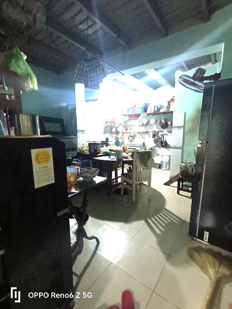 LÔ GÓC 2MT,PHƯỚC LONG B, SÁT CHỢ HOA CAU, NGANG BỀ  THẾ 4M, 84M2, QUẬN 9 , NHỈNH 8T
