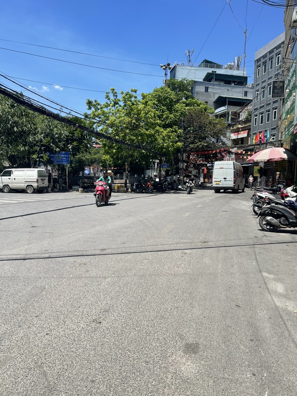 Làm ăn có lộc nên anh chị tôi cần bán căn nhà tại Mỹ Đình phố