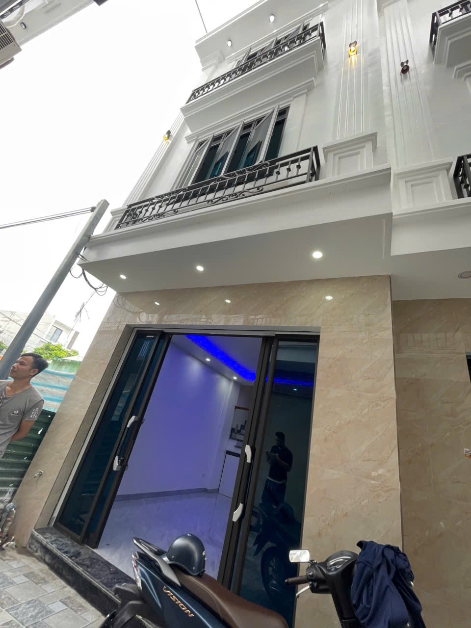 NHÀ 3 TẦNG XÂY MỚI 
DỌN VÀO Ở NGAY
