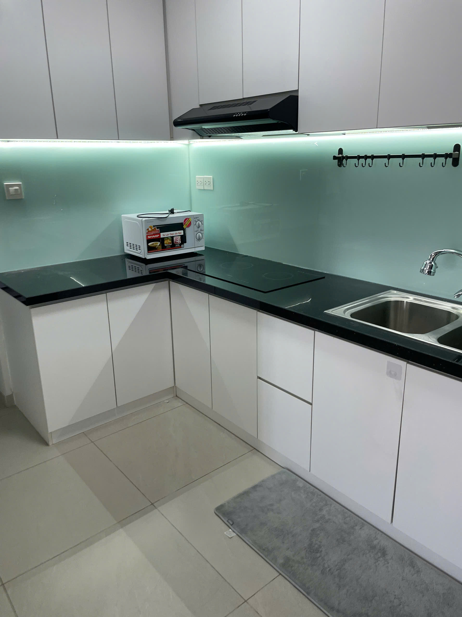 Kẹt tiền cần bán rẻ căn hộ dự án Hưng Phúc Premier, 70m2, 2PN, 2WC, full, view biệt thự, giá 6.8 tỷ