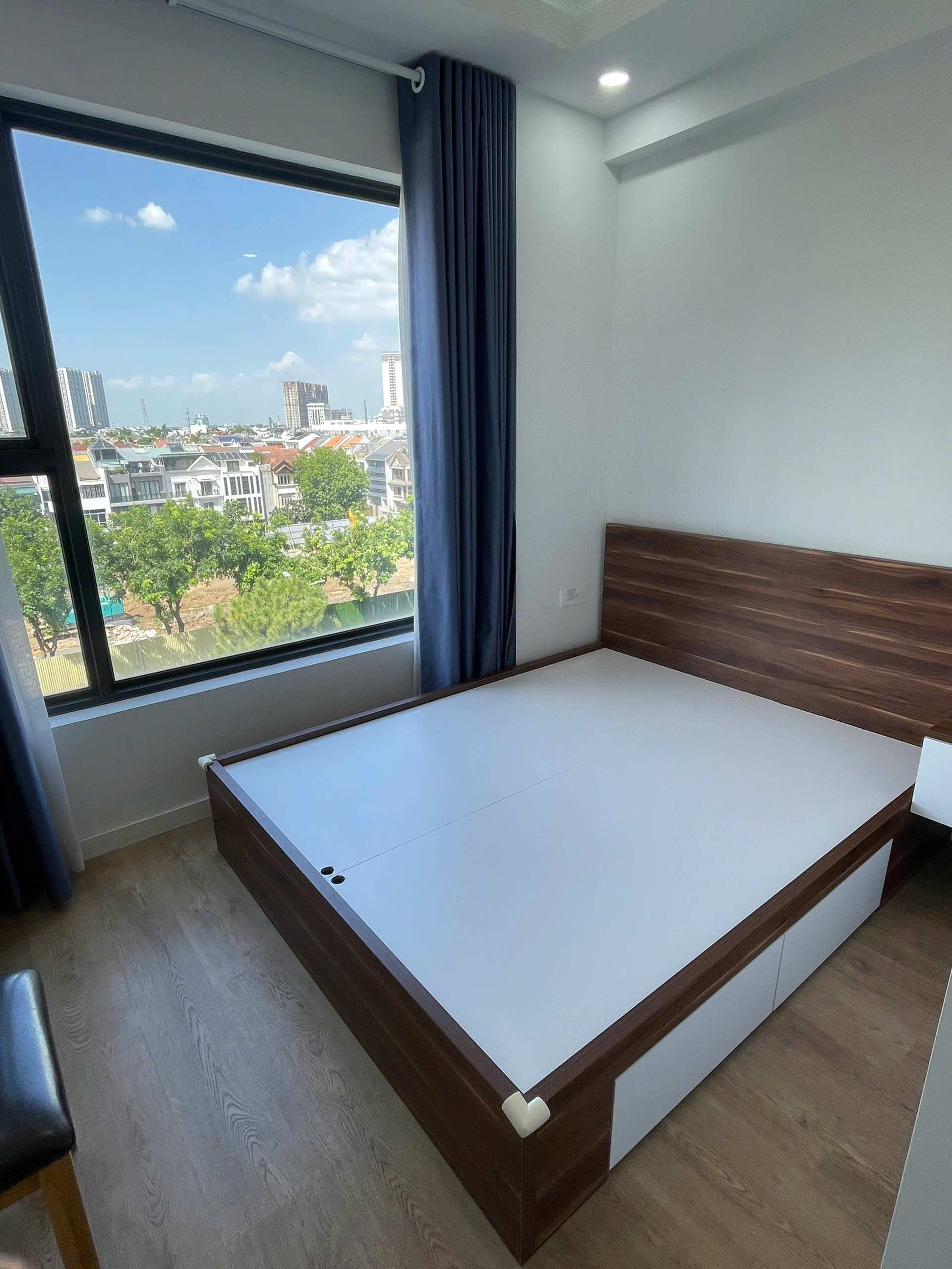 Kẹt tiền cần bán rẻ căn hộ dự án Hưng Phúc Premier, 70m2, 2PN, 2WC, full, view biệt thự, giá 6.8 tỷ