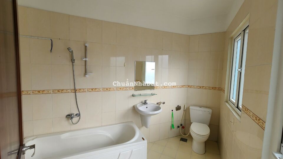 Cho thuê CHDV Nguyễn Ngọc Phương- Ban Công