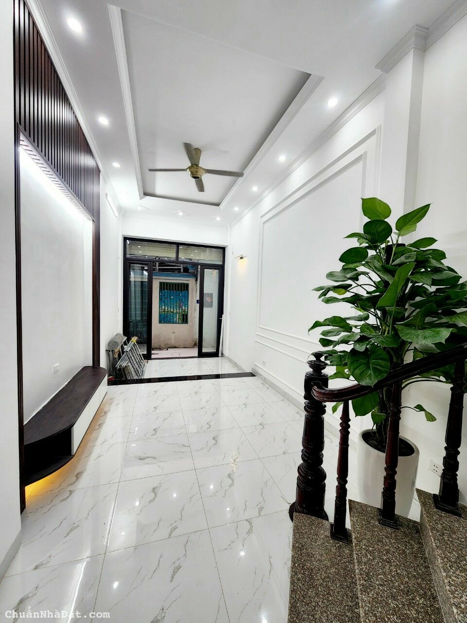 Hiếm! CC bán nhà Văn Quán, căn góc 2 mặt thoáng vĩnh viễn, cách đường ô tô tránh 10m, giá 4.65 tỷ