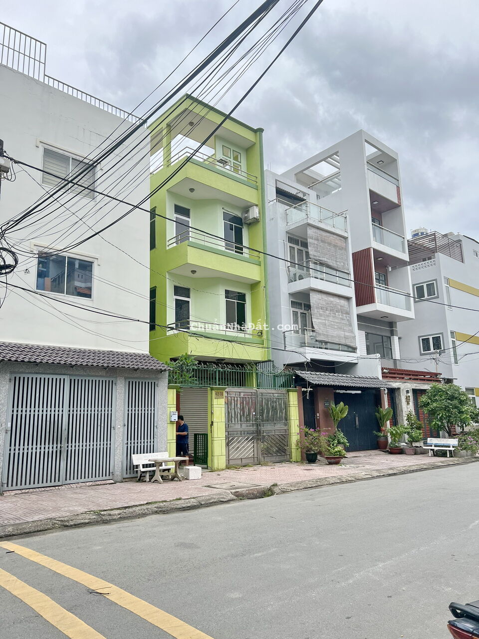 Bán Biệt Thự mới 3 lầu mặt tiền đường 16m Tạ Quang Bửu Phường 4 Quận 8