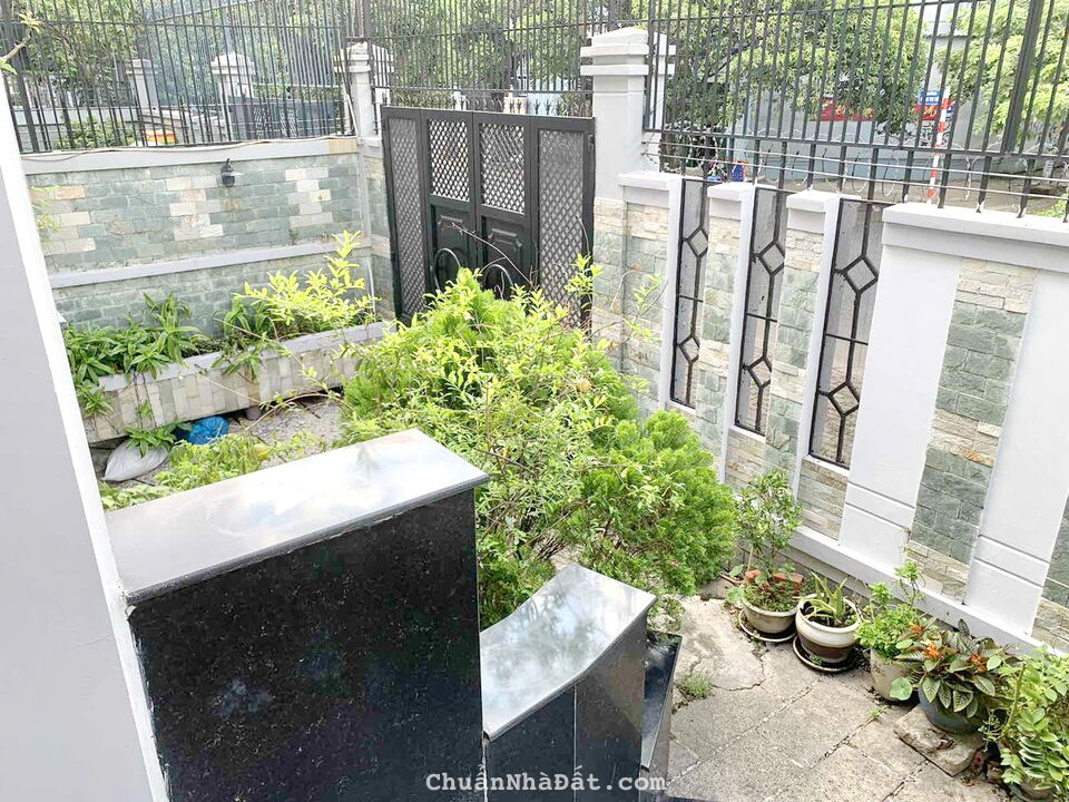 Bán Biệt Thự 3 lầu 160m2 mặt tiền đường Cao Lỗ Phường 4 Quận 8