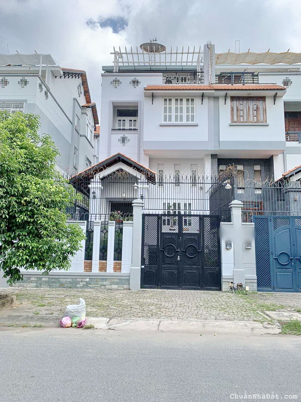 Bán Biệt Thự 3 lầu 160m2 mặt tiền đường Cao Lỗ Phường 4 Quận 8