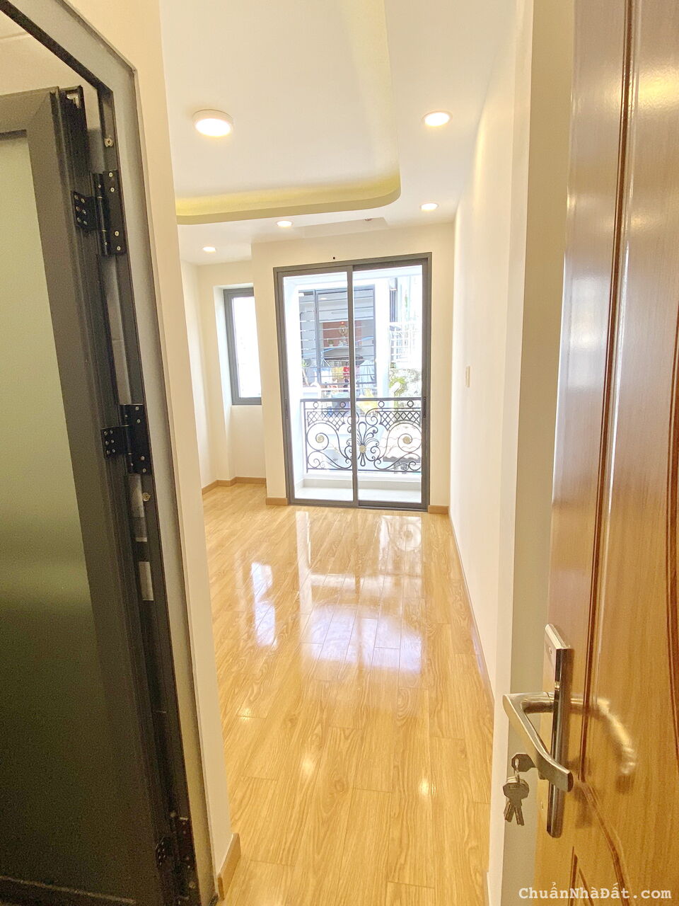 Bán nhà đẹp 2 lầu gần mặt tiền đường Bạch Vân Phường 5 Quận 5