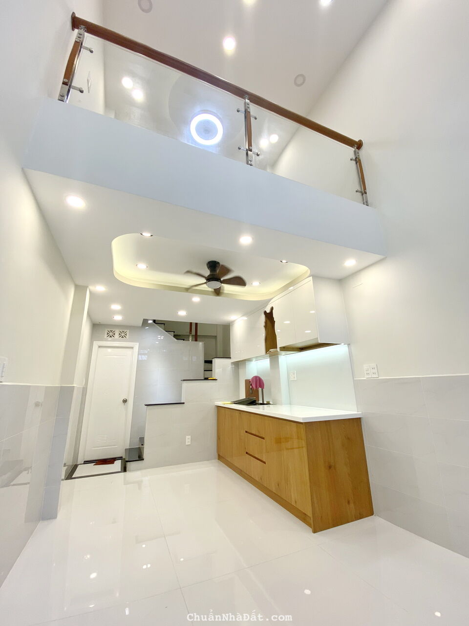 Bán nhà đẹp 2 lầu gần mặt tiền đường Bạch Vân Phường 5 Quận 5