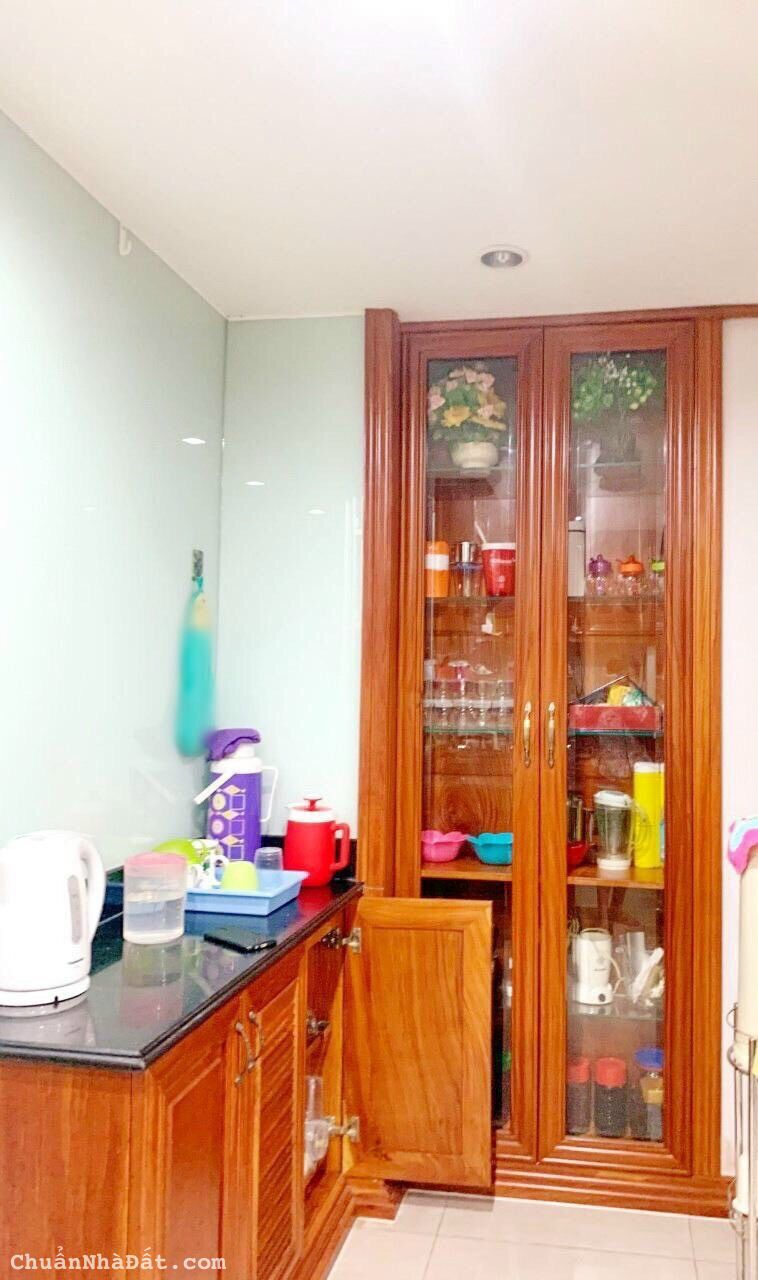 Cho thuê nhà đẹp 3 lầu mặt tiền đường NB Tạ Quang Bửu P.5 Quận 8