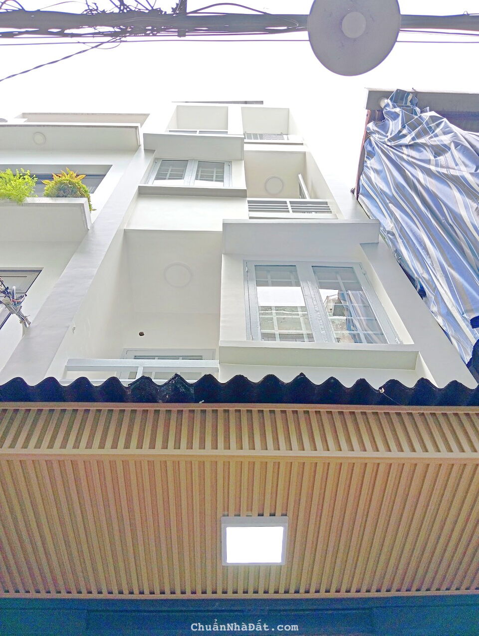 Bán nhà mới 3 lầu hẻm 3m đường Cao Đạt Phường 1 Quận 5