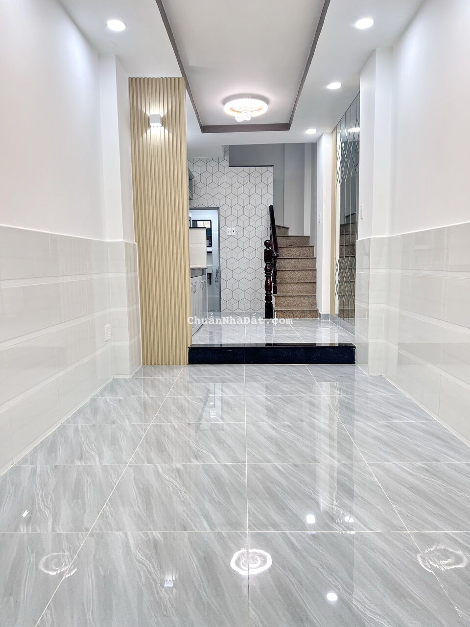 Bán nhà mới 3 lầu hẻm 3m đường Cao Đạt Phường 1 Quận 5