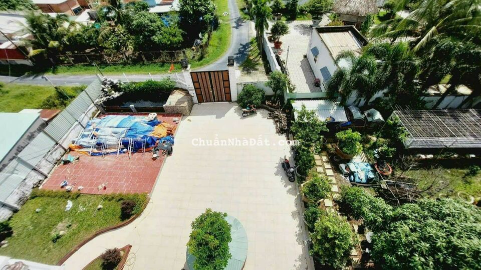 Biệt thự sang trọng dt 2030m2 tại Củ Chi giá 14 tỷ