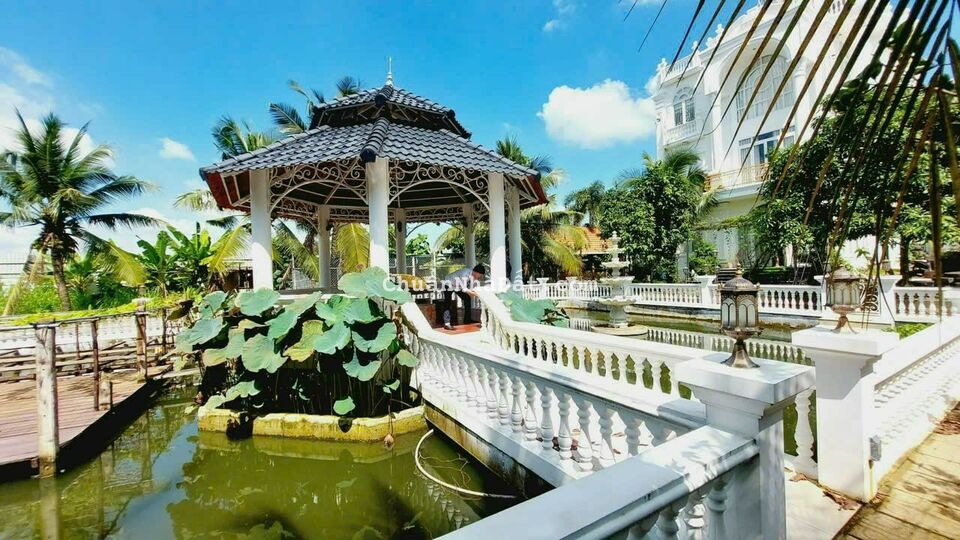 Biệt thự sang trọng dt 2030m2 tại Củ Chi giá 14 tỷ