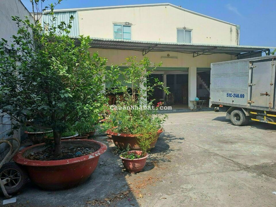 Bán kho dt 1000m2 mặt tiền đường Nhị Bình , xã Nhị Bình, h Hóc môn giá 20 tỷ Bán kho dt 1000m2 mặt tiền đường Nhị Bình , xã Nhị Bình, h Hóc môn giá 20 tỷ