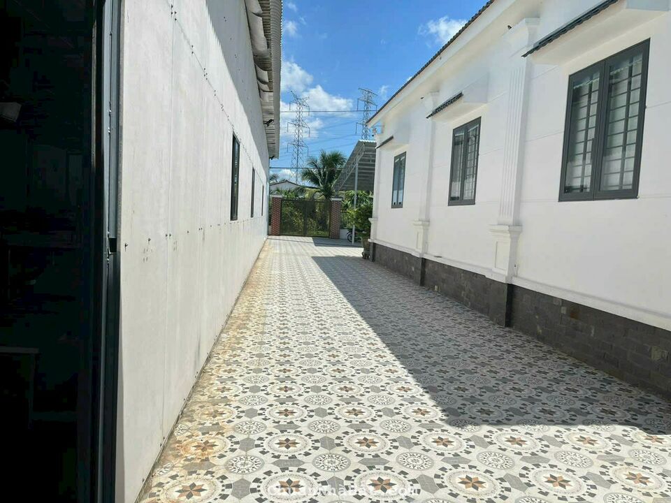 Nhà xưởng MT ql1A xã Bình Thạnh, Thủ Thừa, Long An dt 5000m2 gíá 90 tỷ