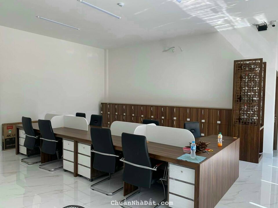 Nhà xưởng cụm công nghiệp Hải Sơn dt 1785m2 giá 30 tỷ