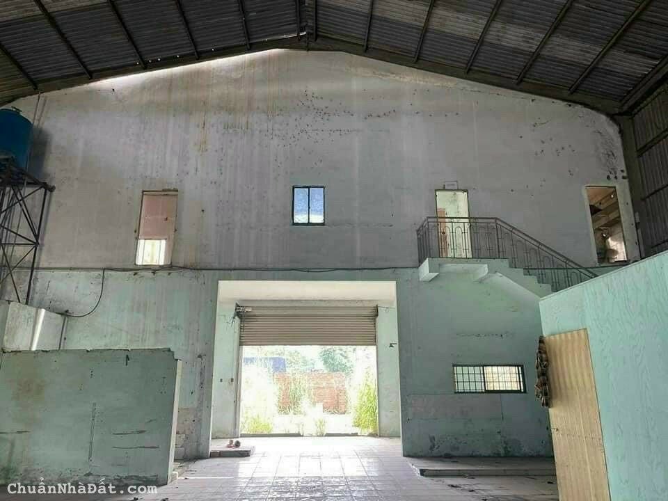 Nhà kho mặt tiền Dương Công Khi, Hóc Môn giá 32 tỷ