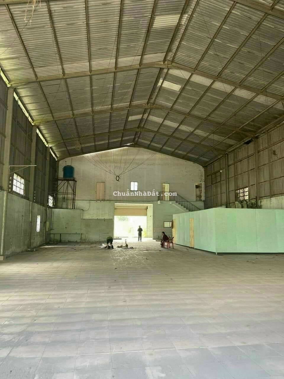 Nhà kho mặt tiền Dương Công Khi, Hóc Môn giá 32 tỷ