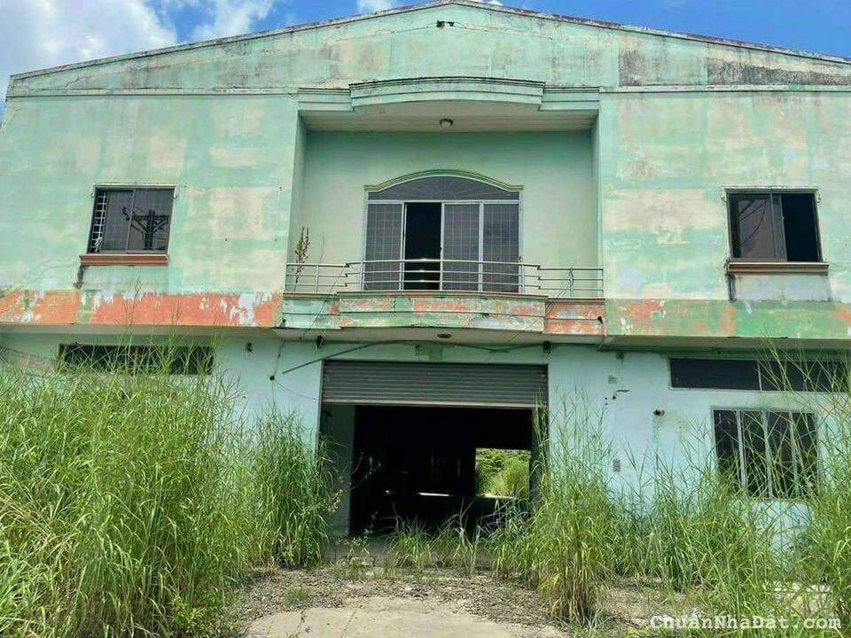 Nhà kho mặt tiền Dương Công Khi, Hóc Môn giá 32 tỷ