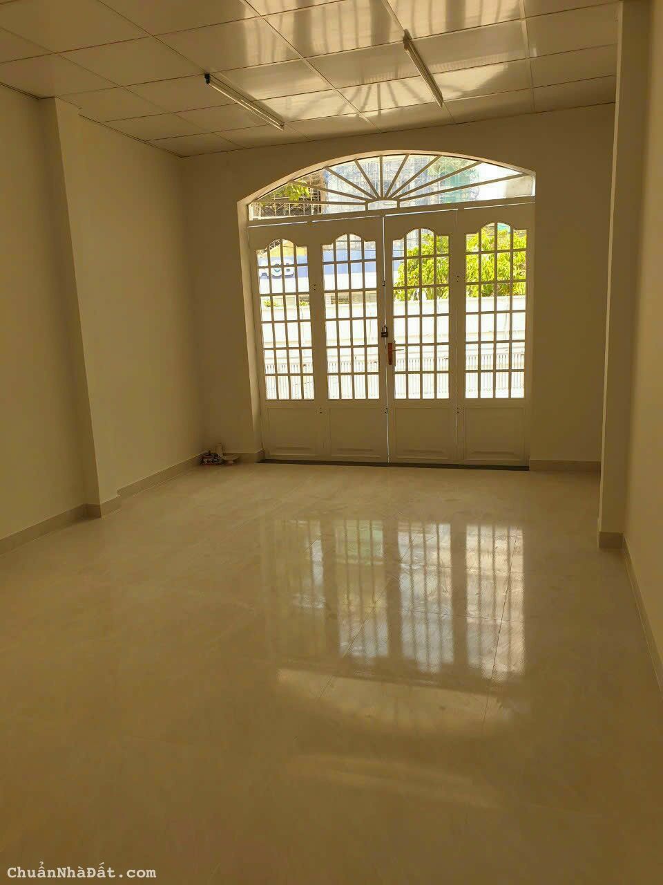 Nhà mặt tiền Nguyễn Ảnh Thủ, Hóc Môn, dt 85m2 giá 8 tỷ 900 triệu