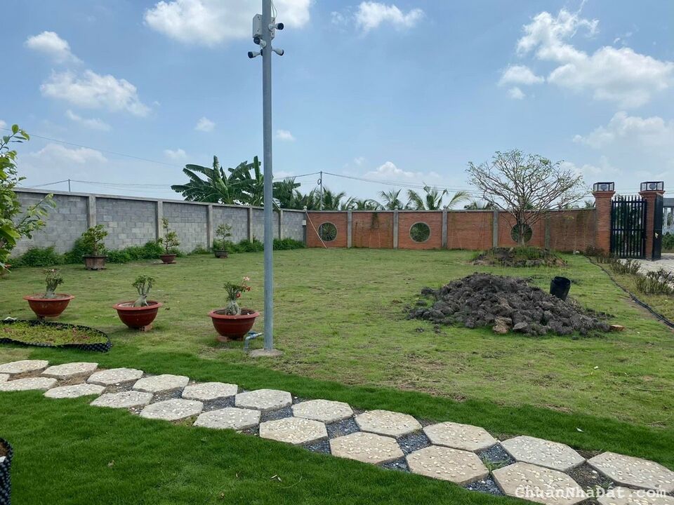 Bán nhà vườn Dt hơn 10000m2 xã Bình Đức, Bến Lức , Long An giá 16 tỷ