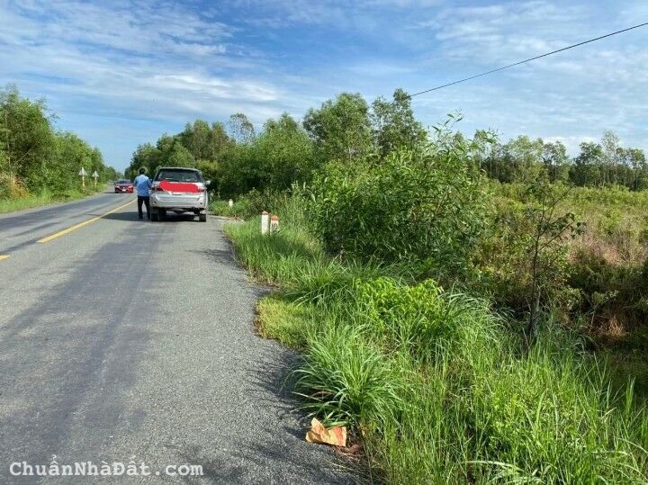 Đất vườn 2 mặt tiền DT818 dt 27235m2 Bình Hòa Nam, Đức Huệ,Long An giá 23 tỷ