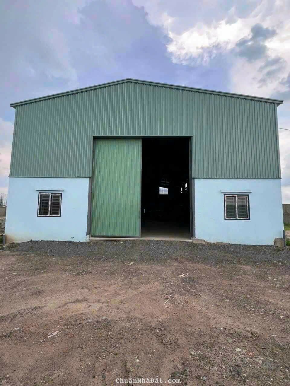 Xưởng thuê mt kênh đường Bến Lội dt 1500m2 giá 32tr/tháng Xưởng thuê mt kênh đường Bến Lội dt 1500m2 giá 32tr/tháng