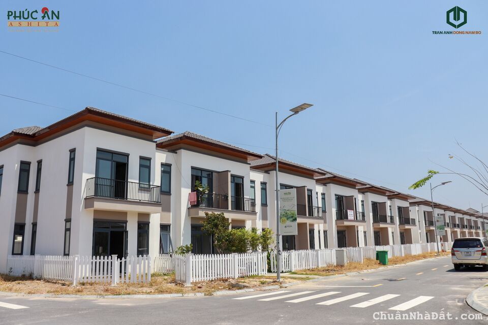 MUA NHÀ PHỐ TẶNG VÀNG SJC. NHÀ PHỐ BÌNH DƯƠNG GIÁ 2 tỷ 2/ CĂN , Sổ hồng riêng từng căn .