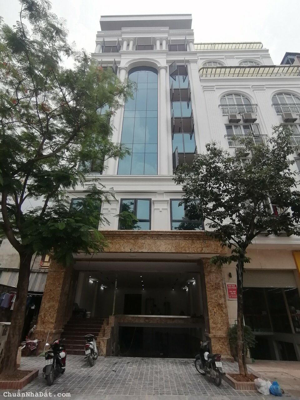 Cho Thuê tòa nhà VP 9 tầng mặt Phố Quan Hoa- N.Khánh Toàn DT 190m2. Giá 13.000USD/th