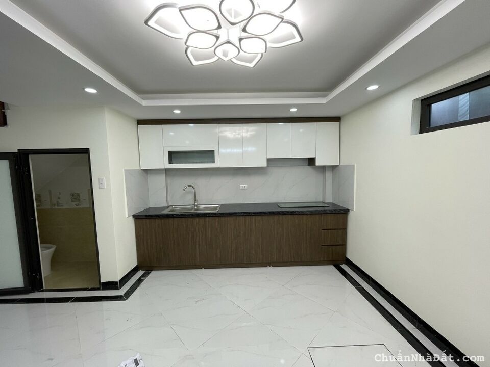 BÁN NHÀ HOÀNG HOA THÁM, 2 THOÁNG, NGÕ THÔNG, 35M2, 5 TẦNG GIÁ 4.7 TỶ.