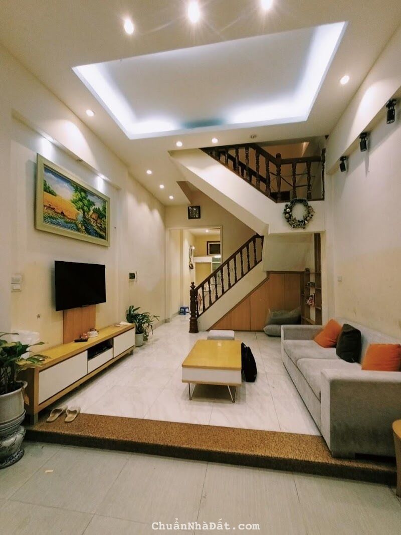 GIA ĐÌNH CẦN BÁN NHÀ XUÂN ĐỈNH, Ô TÔ, NGÕ THÔNG , 58M2, 4M CHỈ 5.8 TỶ.