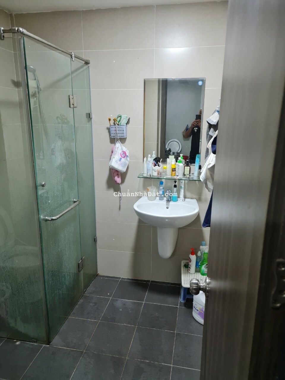 Gia đình cần bán gấp căn hộ tòa mới CT2E VOV Mễ Trì Plaza, 2 phòng ngủ 1 VS - 2 tỷ nhỉnh có TL