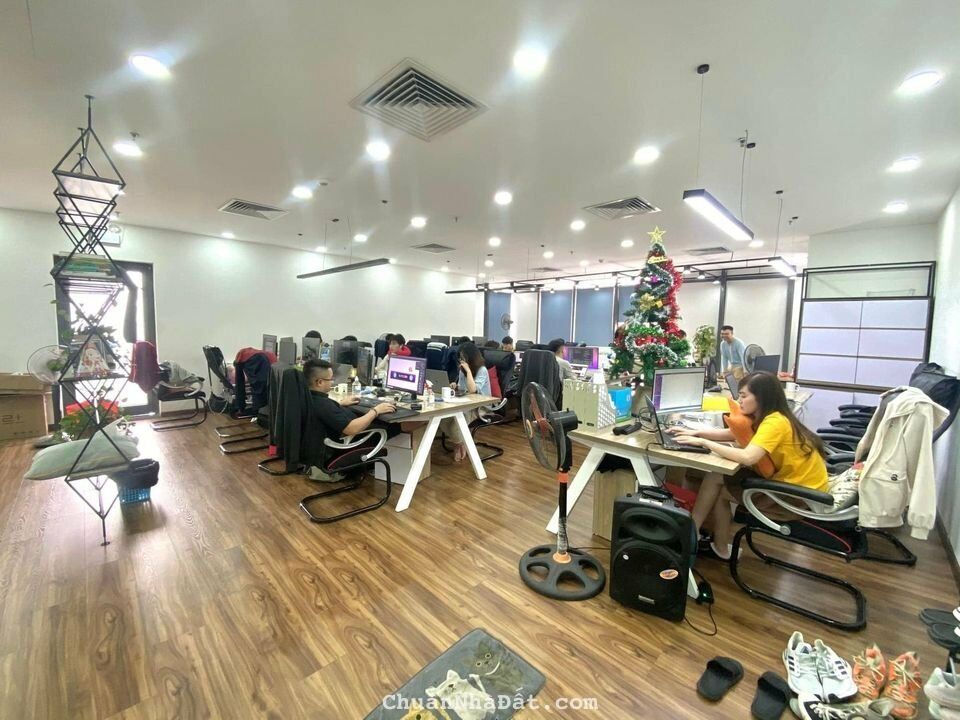 CỰC HÓT Mặt phố Cầu Giấy 200m2, 9T, doanh thu 300 triệu, vỉa hè rộng, giá 58 tỷ.