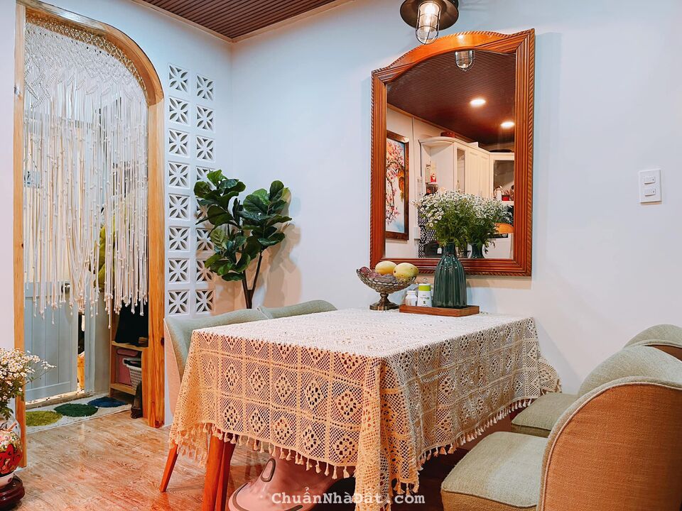 NHỈNH 3 TỶ Có nhà Trung tâm Đống Đa - Lô góc- 10m ra chợ, gần ô tô, ngõ rộng.