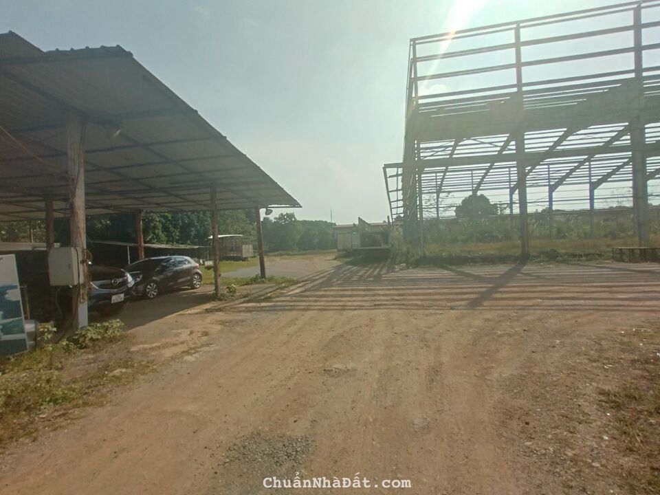 Cho thuê đất có dựng xưởng cho khách, dt 14000m2. Xuân Mai