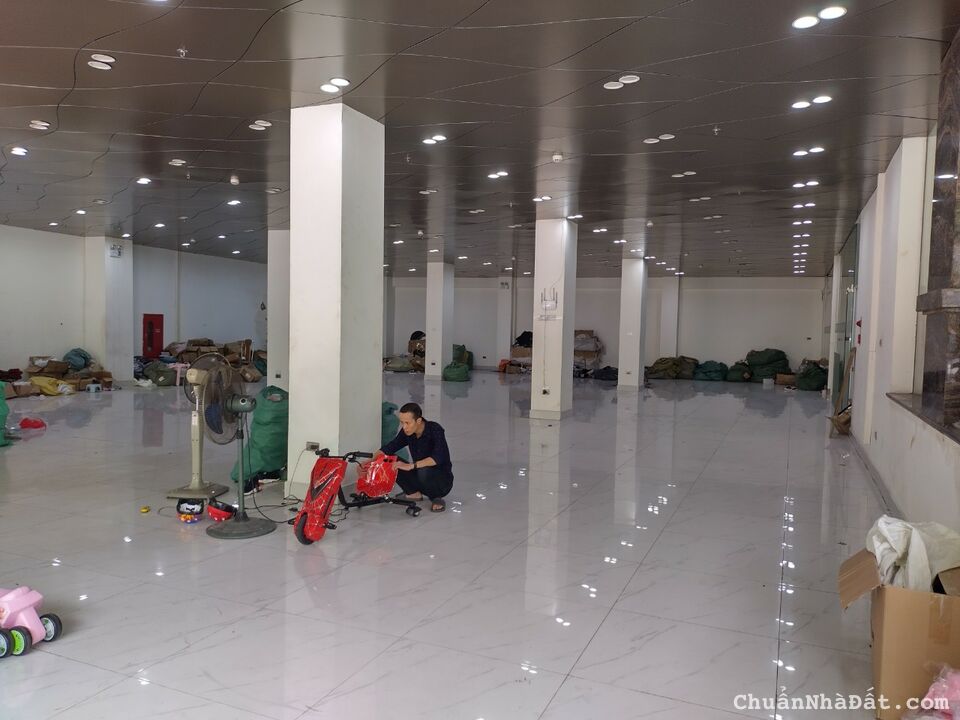 Mặt bằng làm showroom đường Nguyễn Khoái. 500-700m2